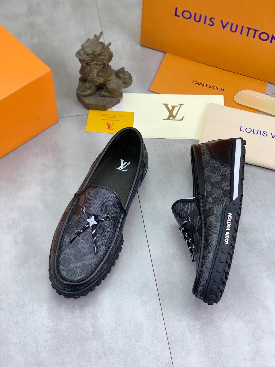 Men's Men's Shoes 💰P640 New Style 💶[LOUIS VUITTON] Water-dyed Niuli Original Order New Style 🍀LV Louis Vuitton *——Top version of LV classic leather shoes! Made of imported original calfskin, original leather side strips and wear-resistant high-end rubber outsole! High quality products! Color: black optional Size: 39-45